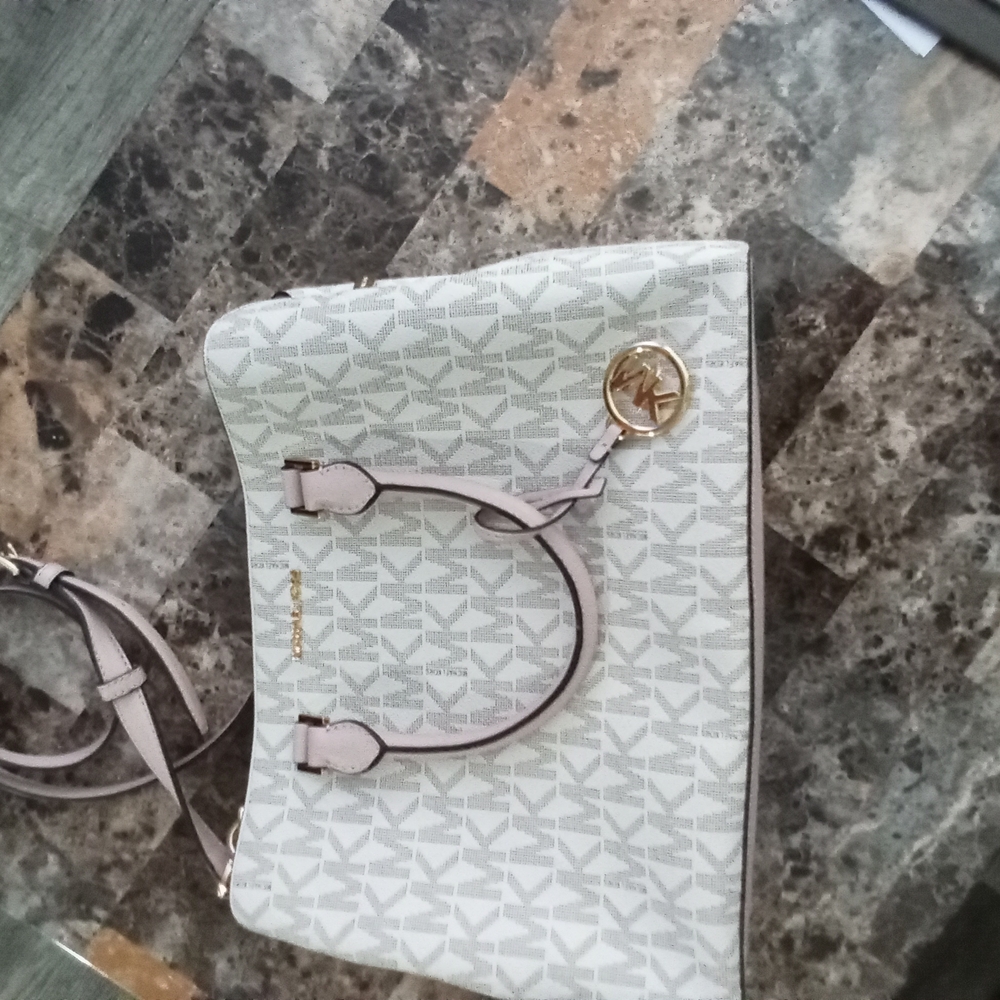 MICHAEL Michael Kors Cream and Gray Signature Shoulder Bag